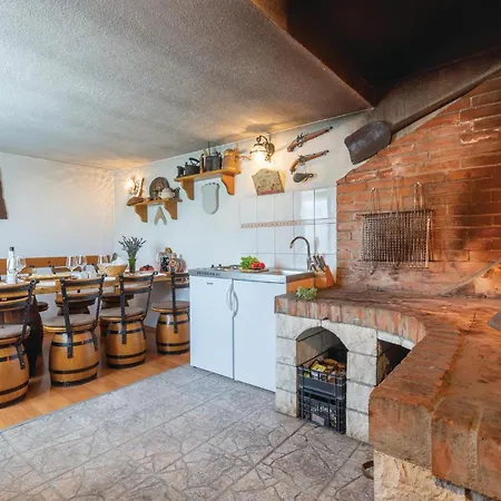 Pet Friendly In With Sauna 別荘 Karakašica